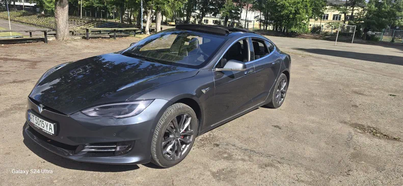 Tesla Model S 2017 - 11