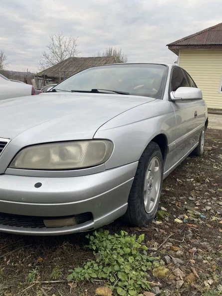Opel Omega 2000