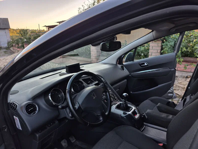 Peugeot 5008 2009 - 9