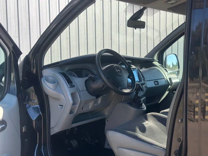 Opel Vivaro 2008 - 11