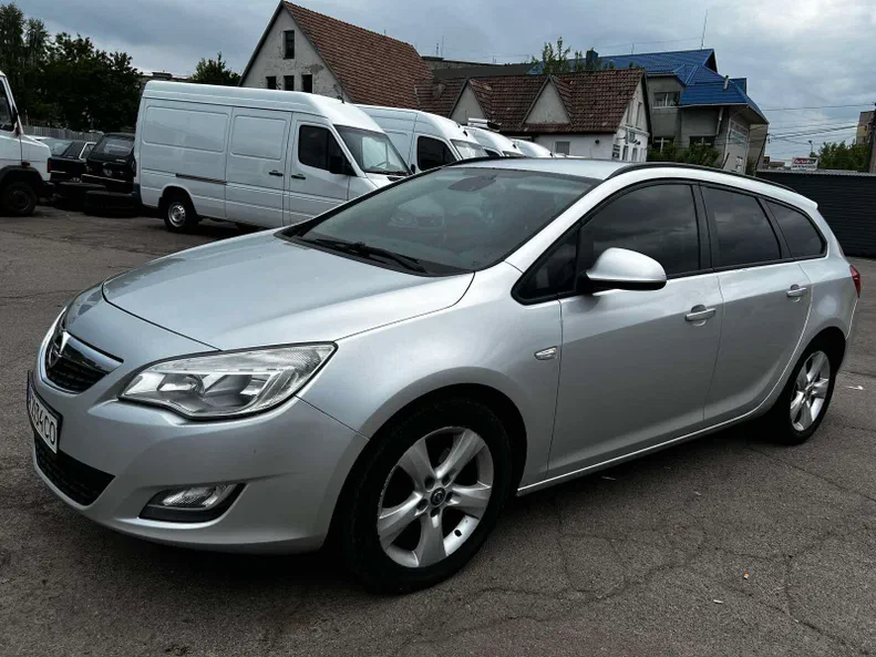 Opel Astra 2012 - 1