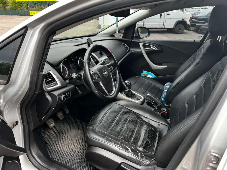 Opel Astra 2012 - 4
