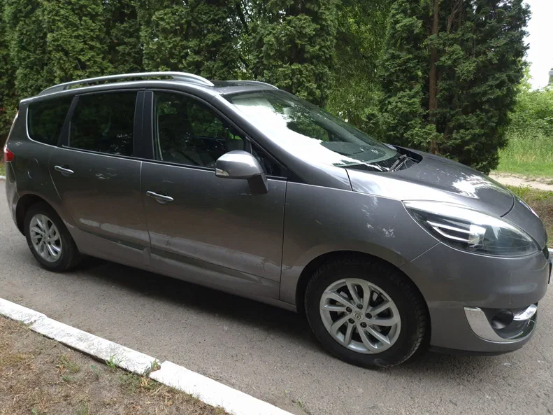Renault Scenic 2012 - 8