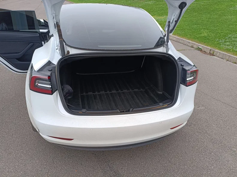 Tesla Model 3 2022 - 11