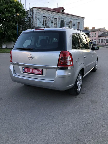 Opel Zafira 2008 - 4
