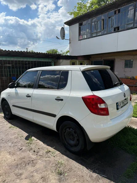 Skoda Fabia 2011 - 3