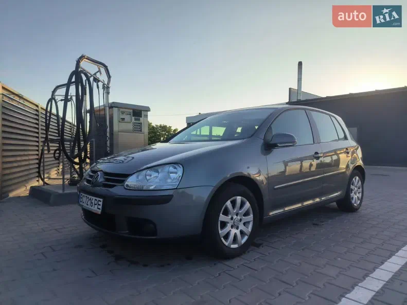 Volkswagen Golf 2005 - 1