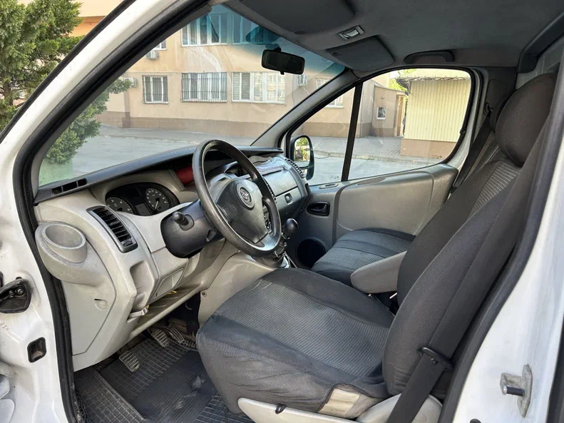 Opel Vivaro 2008 - 10