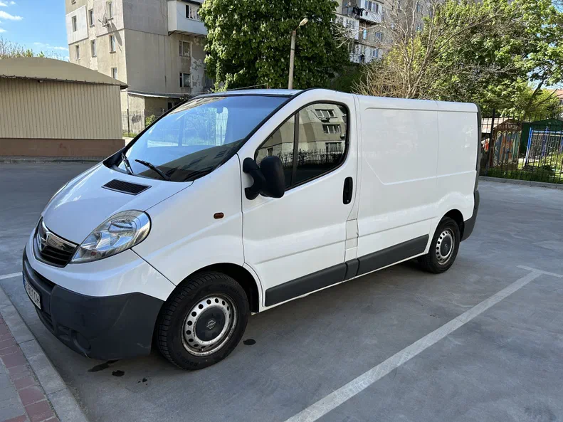 Opel Vivaro 2008 - 11