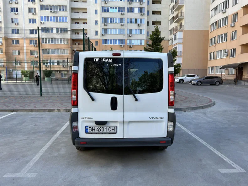 Opel Vivaro 2008 - 1