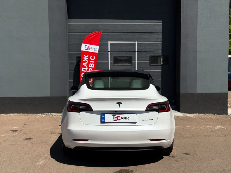 Tesla Model 3 2022 - 13