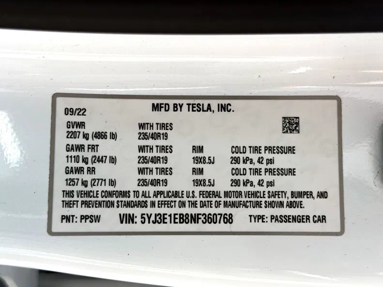 Tesla Model 3 2022 - 25