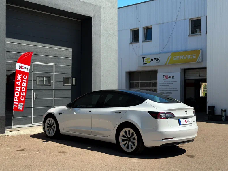 Tesla Model 3 2022 - 10