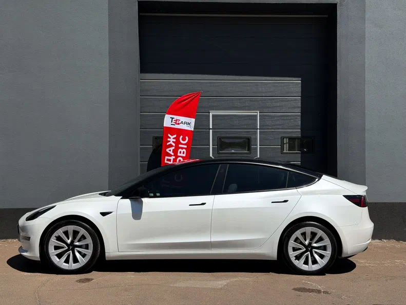 Tesla Model 3 2022 - 8