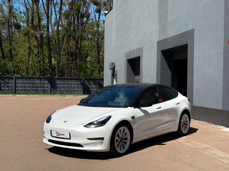 Tesla Model 3 2022 - 11