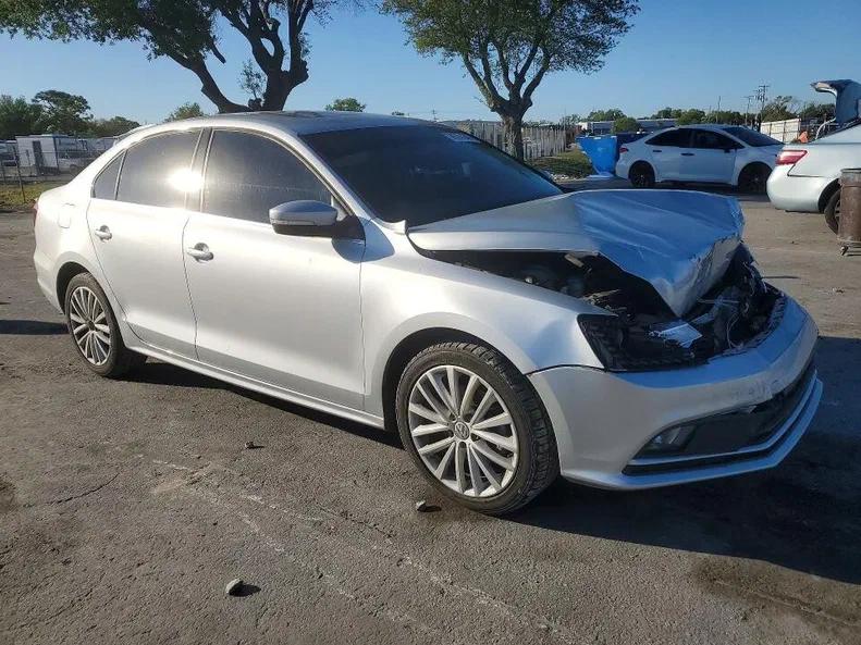 Volkswagen Jetta 2016 - 1