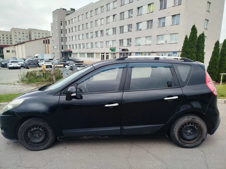 Renault Scenic 2011 - 1