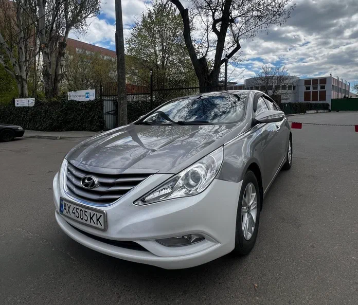 Hyundai Sonata 2010 - 3
