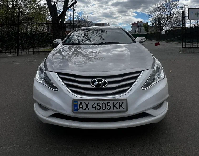 Hyundai Sonata 2010 - 1