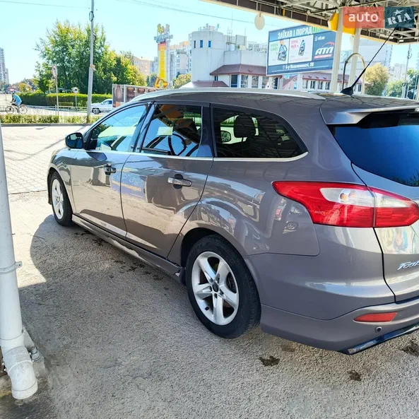 Ford Focus 2011 - 3