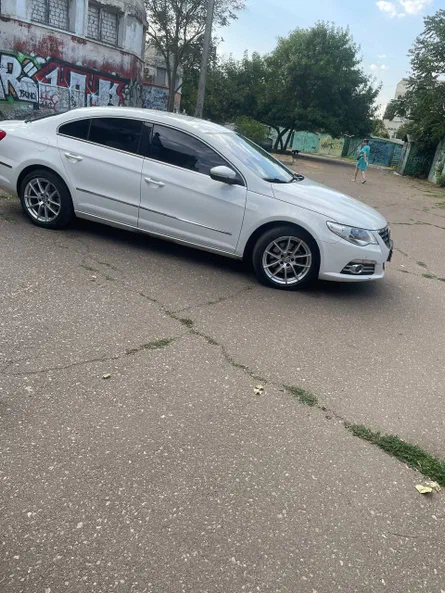 Volkswagen Passat CC 2011