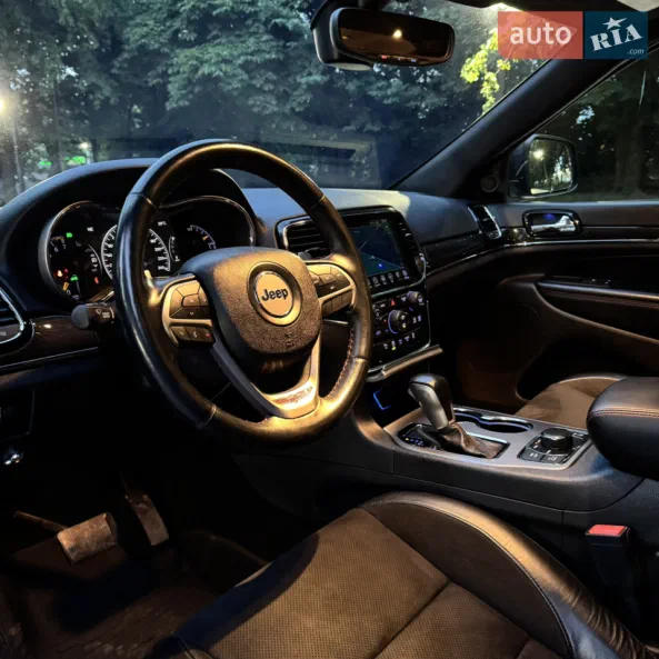 Jeep Grand Cherokee 2020 - 11