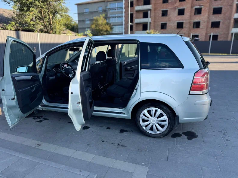 Opel Zafira 2009 - 15