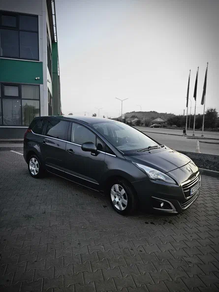 Peugeot 5008 2015