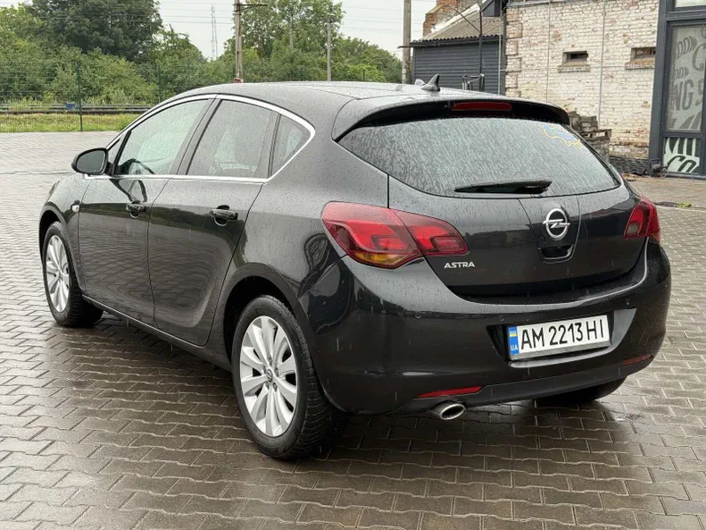 Opel Astra 2011 - 10