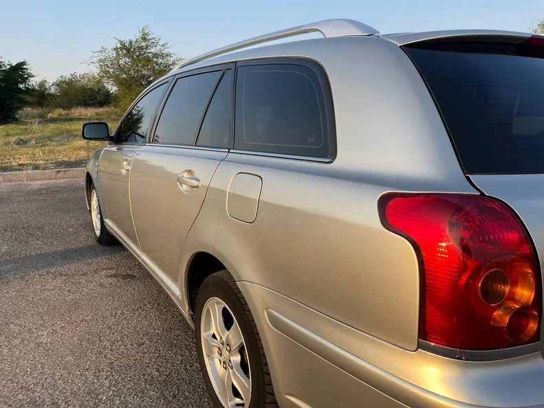 Toyota Avensis 2004 - 7