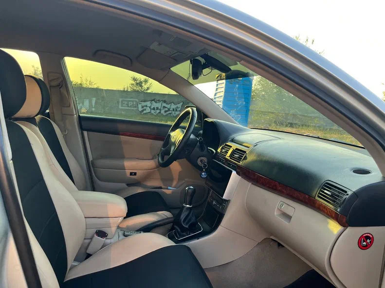 Toyota Avensis 2004 - 18