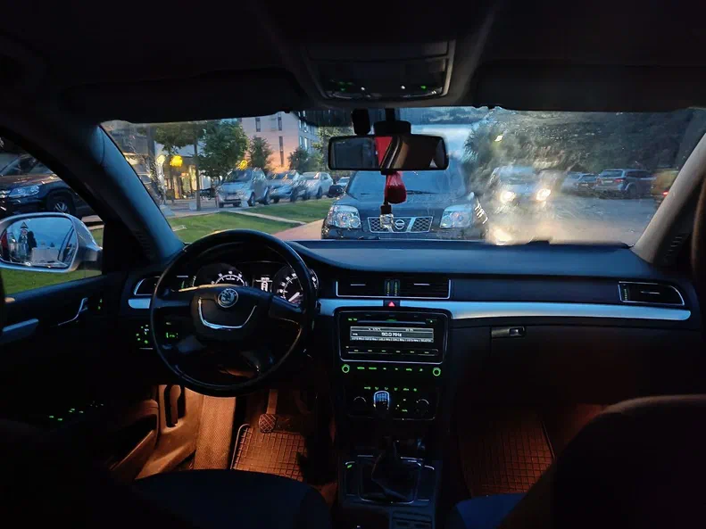 Skoda Superb 2010 - 8