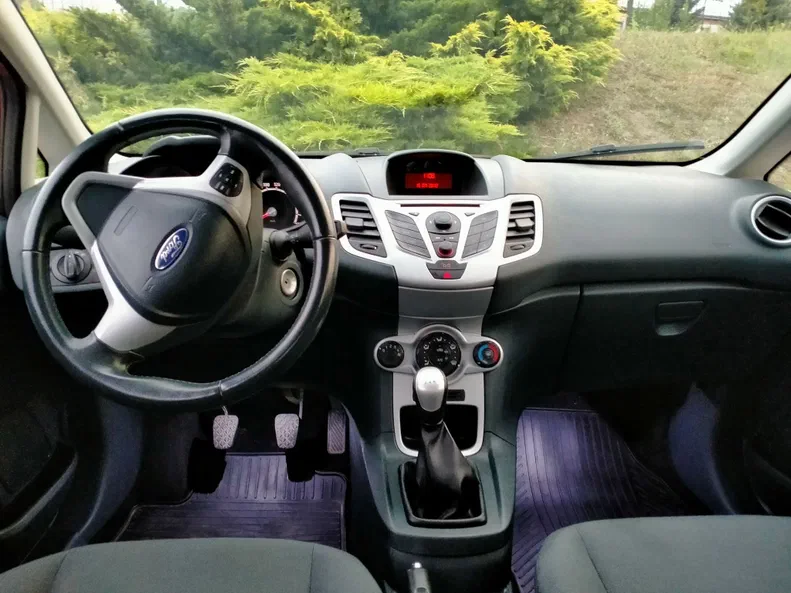 Ford Fiesta 2012 - 10