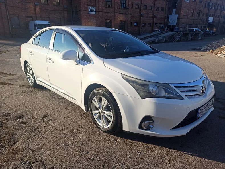 Toyota Avensis 2012