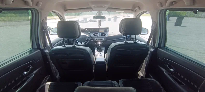 Renault Scenic 2013 - 17