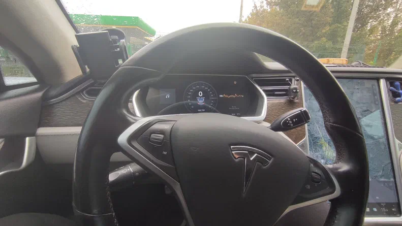 Tesla Model S 2015 - 9