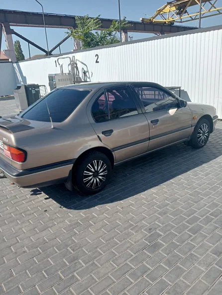 Nissan Primera 1990
