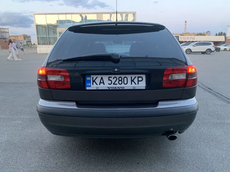 Volvo V40 2001