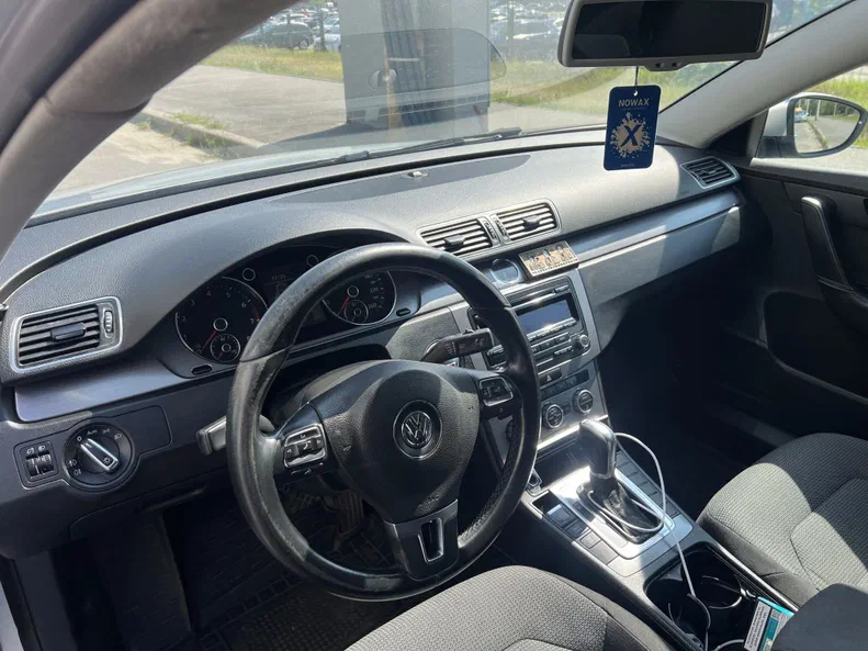 Volkswagen Passat 2012 - 5