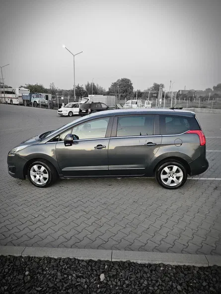 Peugeot 5008 2015