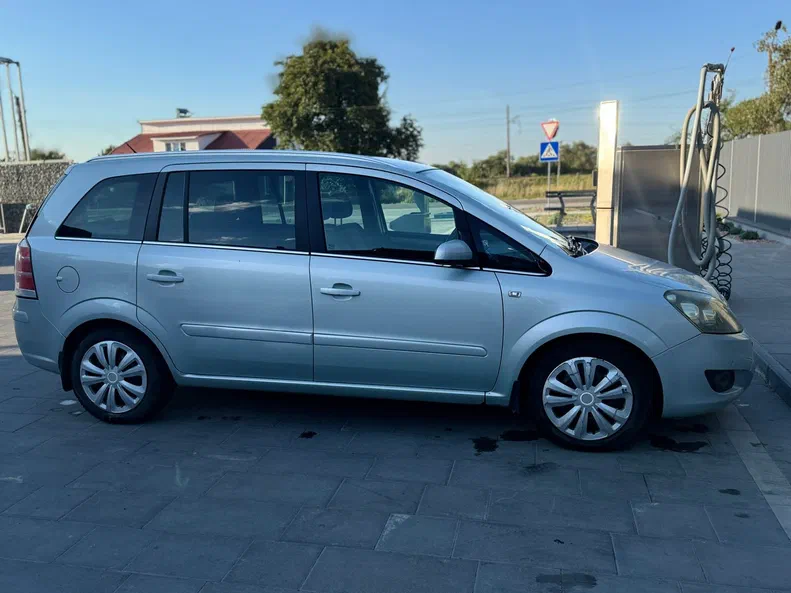 Opel Zafira 2009 - 22