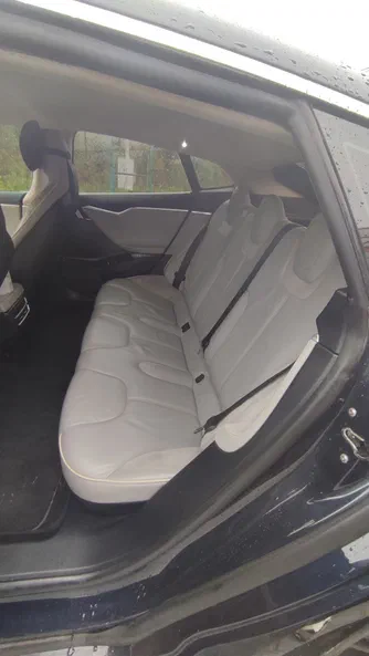 Tesla Model S 2015 - 11