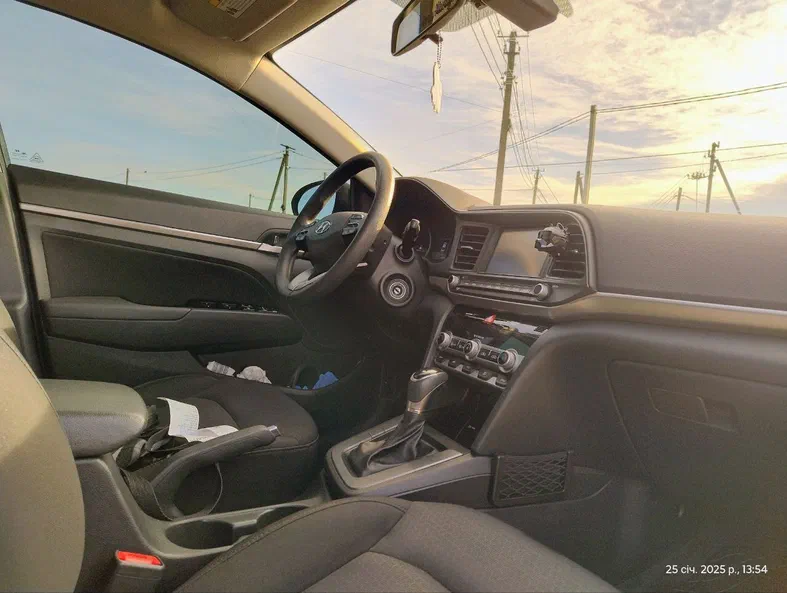 Hyundai Elantra 2020 - 13