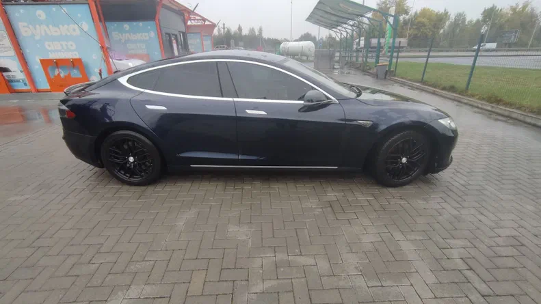 Tesla Model S 2015 - 10