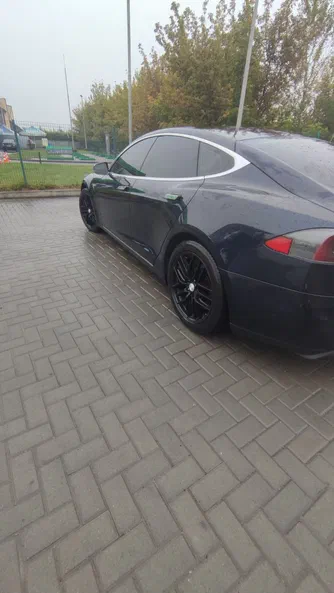 Tesla Model S 2015 - 14