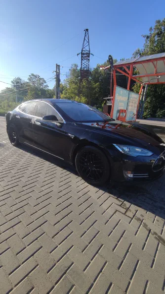 Tesla Model S 2015