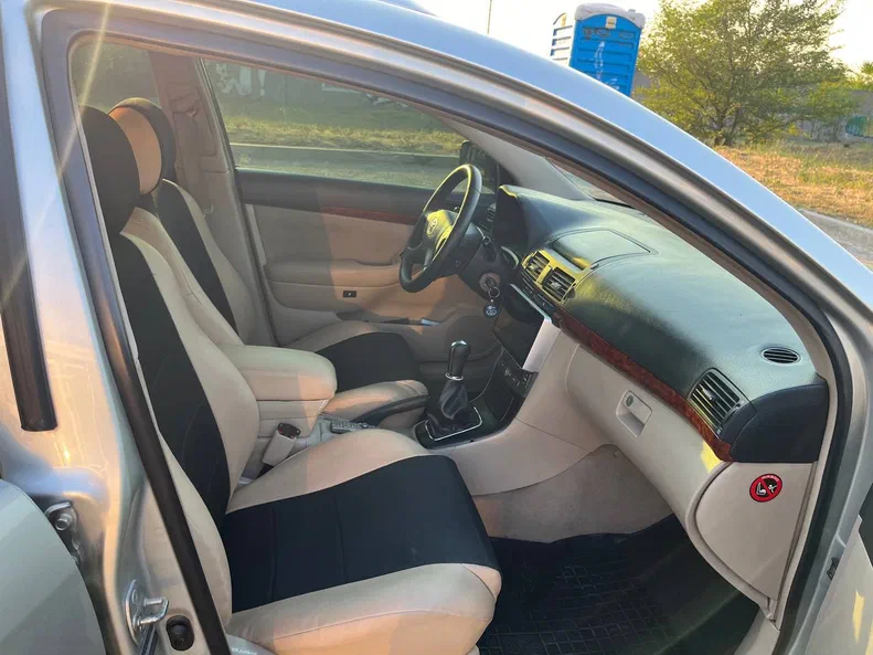 Toyota Avensis 2004 - 16