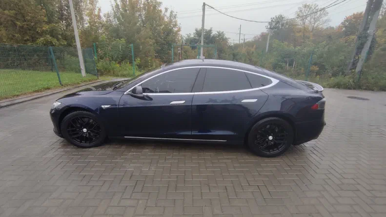 Tesla Model S 2015