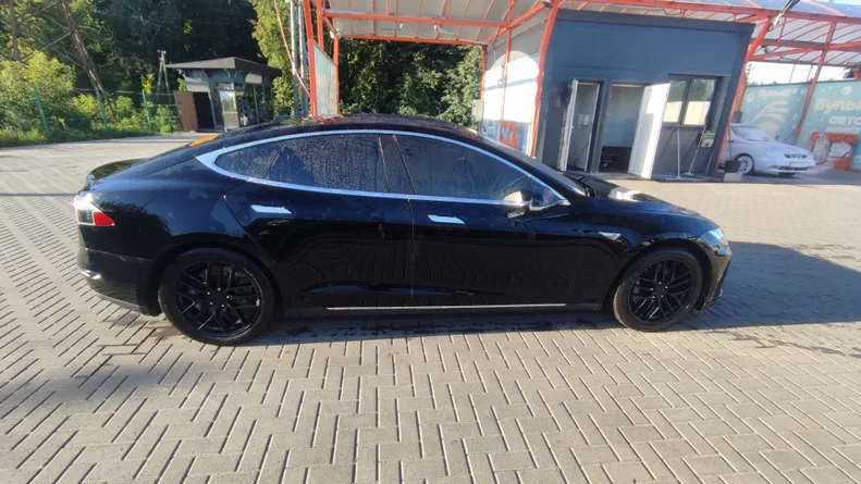 Tesla Model S 2015