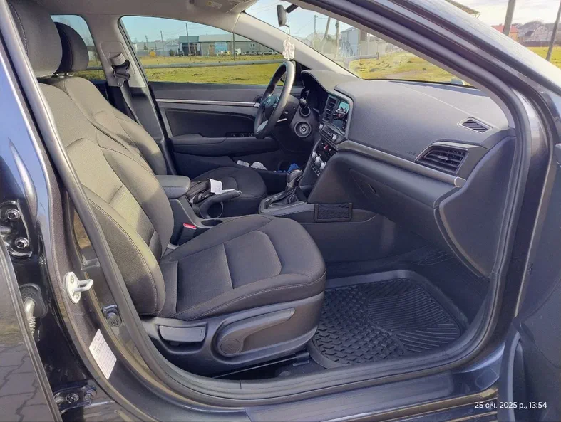 Hyundai Elantra 2020 - 16